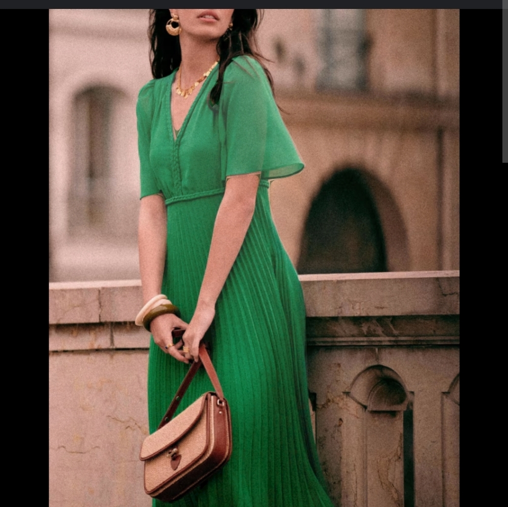 Sezane Florencia pleated dress. 38